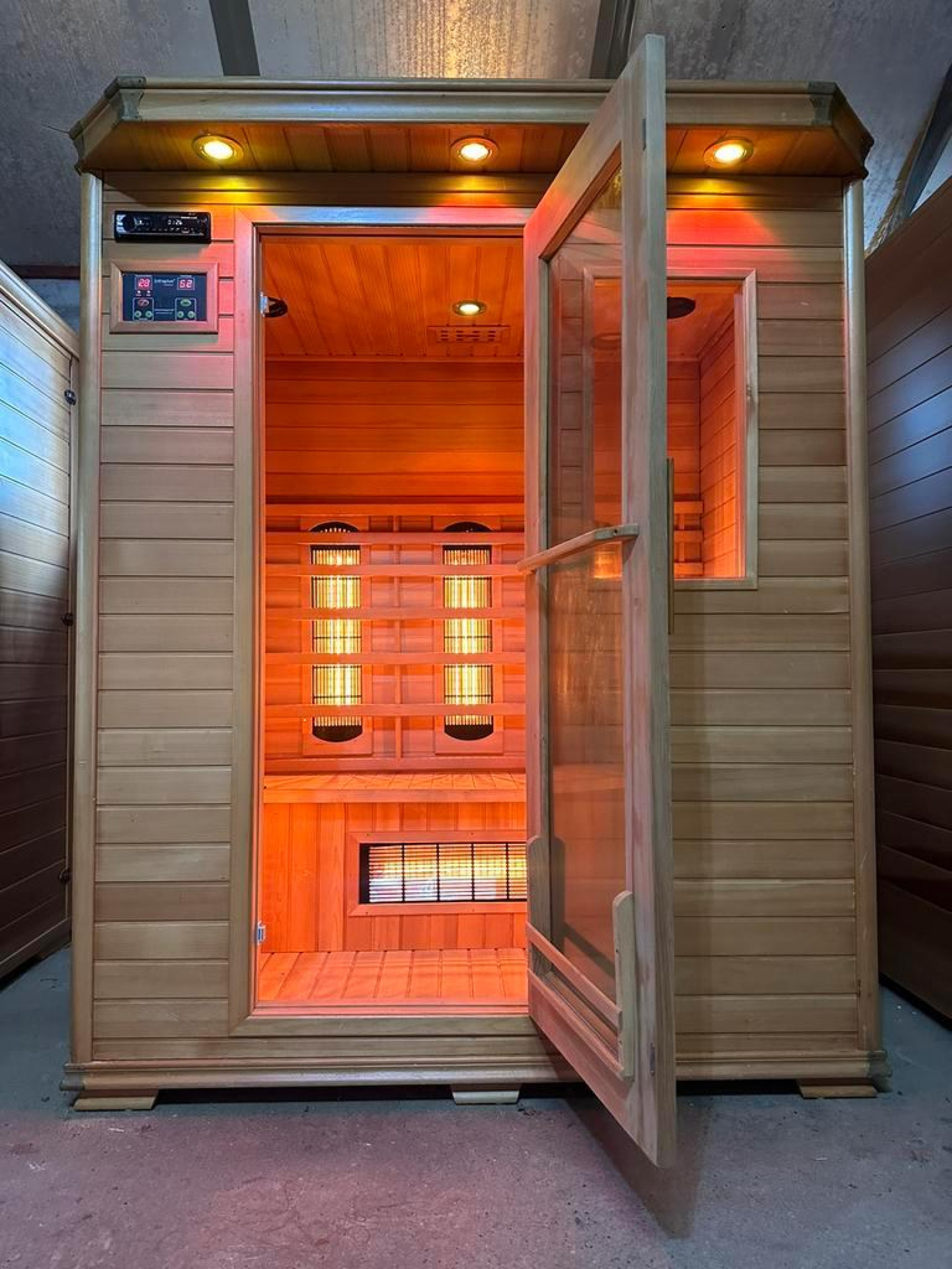 Combi (Full Spectrum) Sauna | Hemlock | 155x110 | 3.5kW Vega | NJKFN