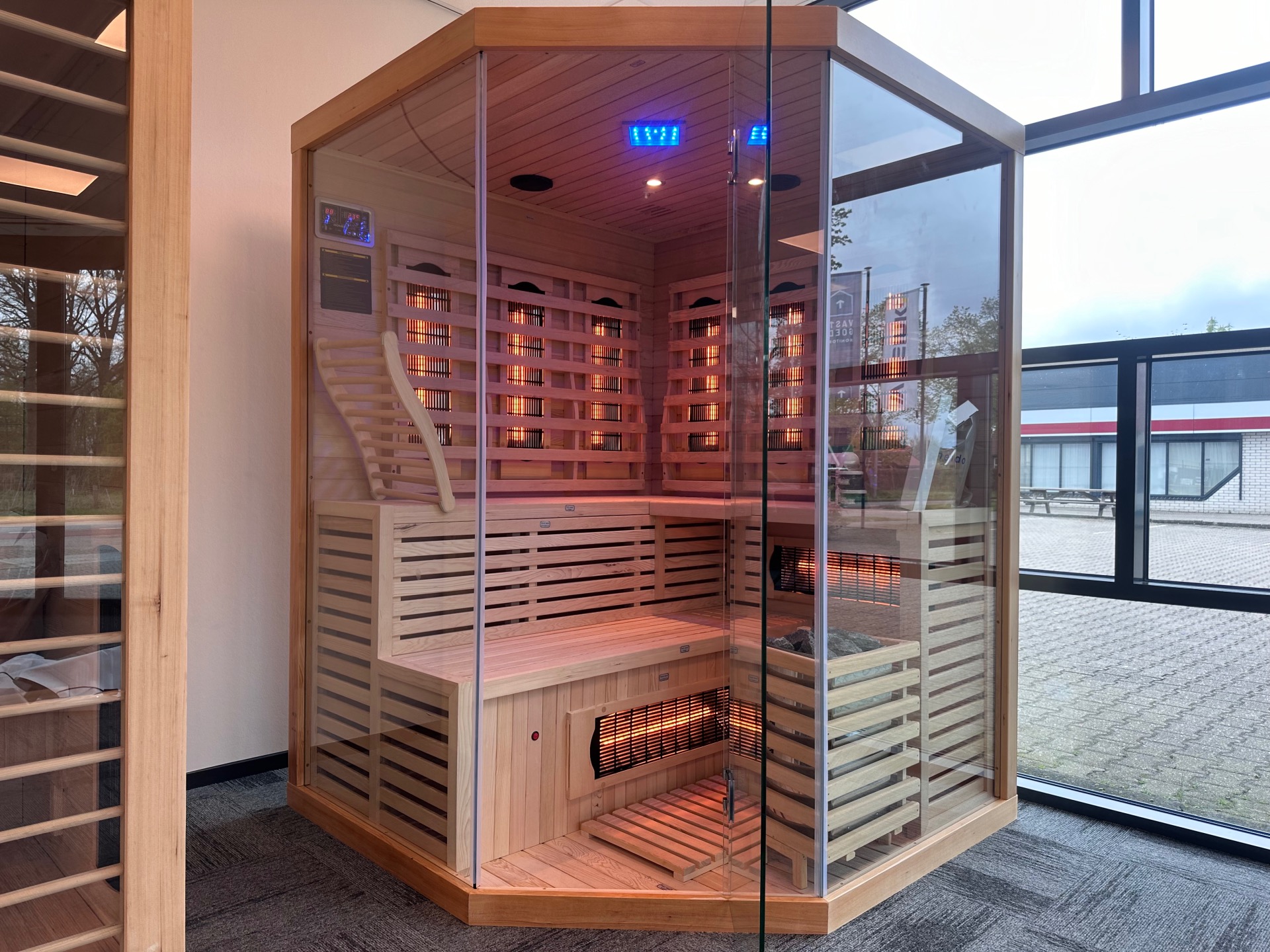 Hoofdafbeelding: Combi Sauna Hemlock | 150x150 | 3.5kW Vega | RYZVG