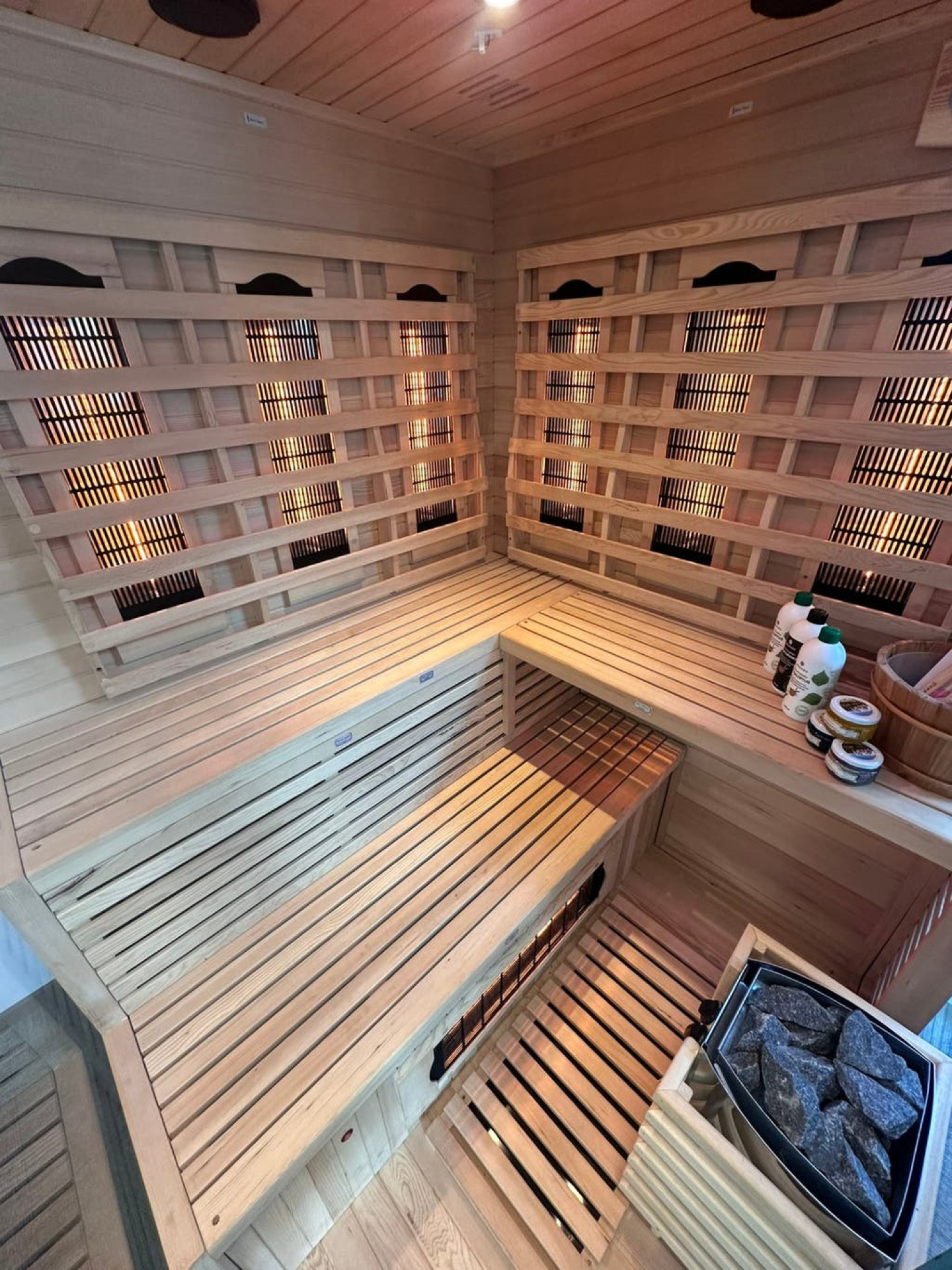 Combi Sauna | Full Spectrum | Hemlock | 150x150 | 3.5kW Vega | 3LHKF galerijafbeelding 1