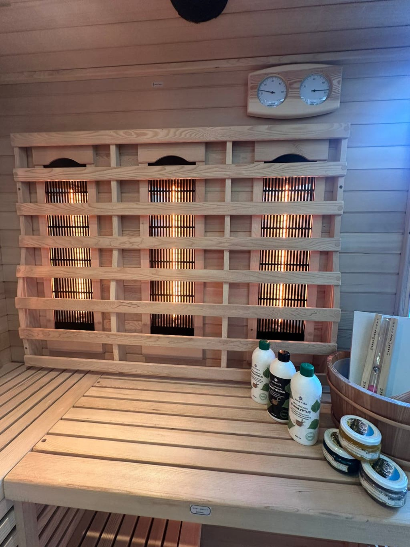 Combi Sauna | Full Spectrum | Hemlock | 150x150 | 3.5kW Vega | 3LHKF galerijafbeelding 6