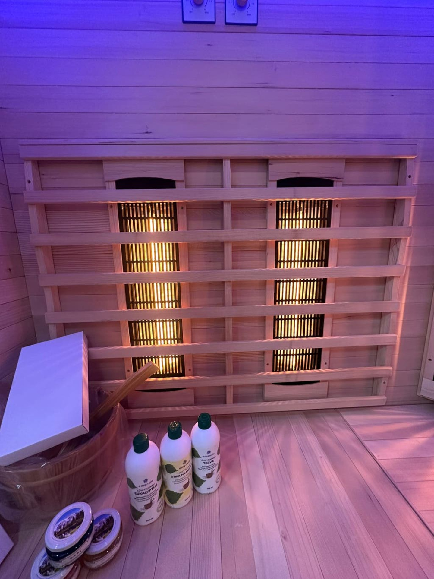 Combi Sauna | Full Spectrum | Hemlock | 150x150 | 3.5kW Vega | ECUF0 galerijafbeelding 7