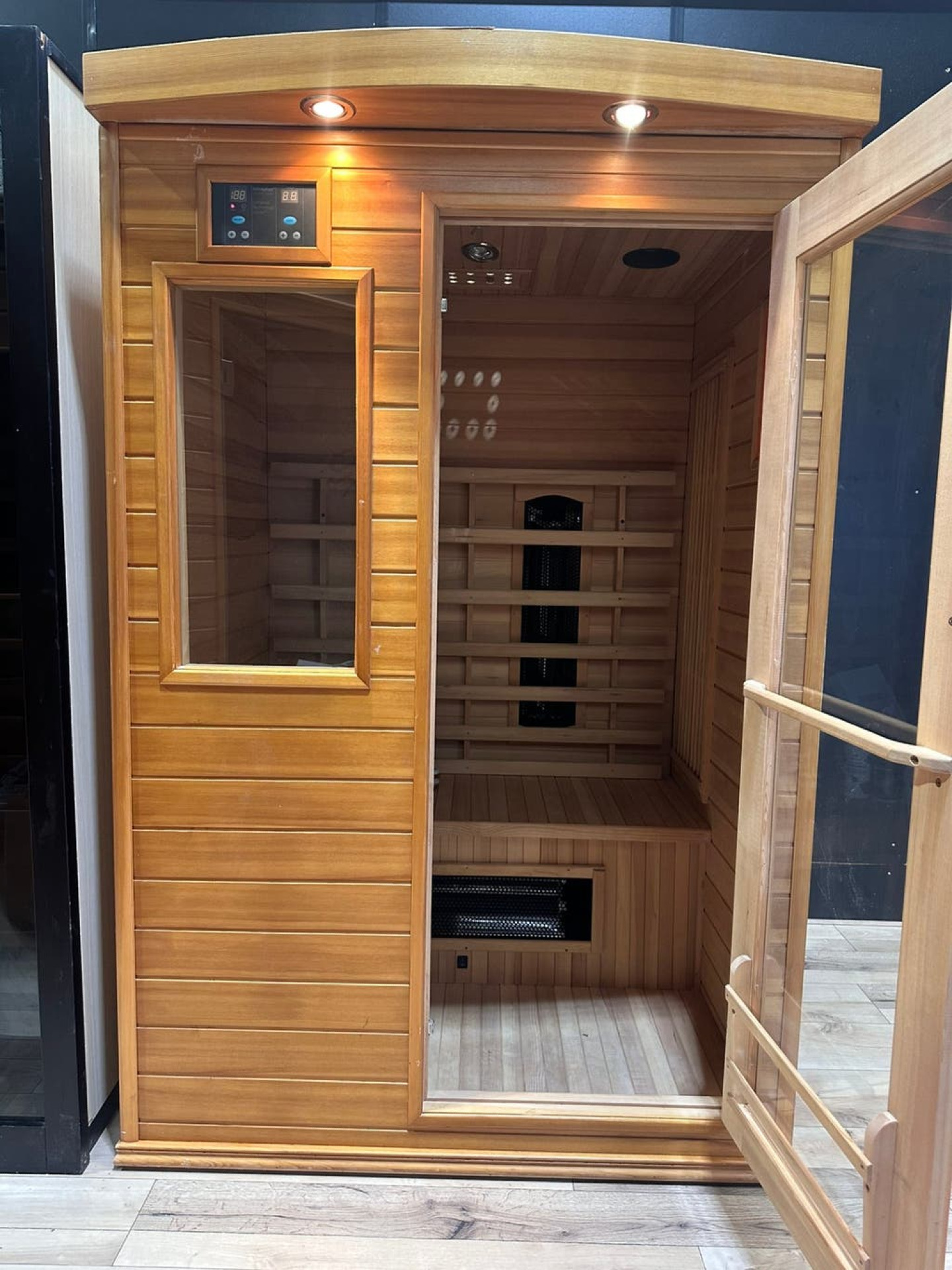 Hoofdafbeelding: Combi Sauna | Lange Golf | Hemlock | 140x110 | 3,5kW Vega | 7MDZE