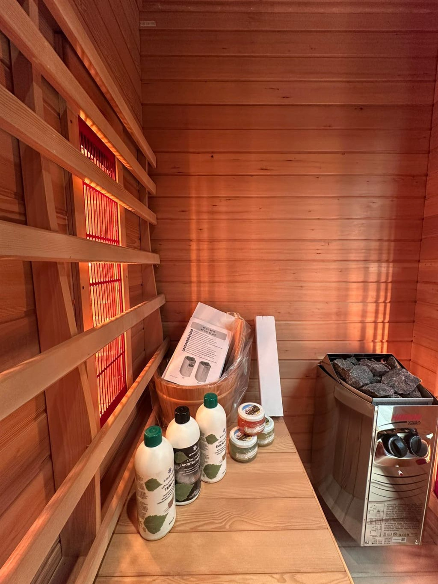Combi Sauna | Full Spectrum | Hemlock | 155x110 | 3,5kW Vega | BCPJK galerijafbeelding 1