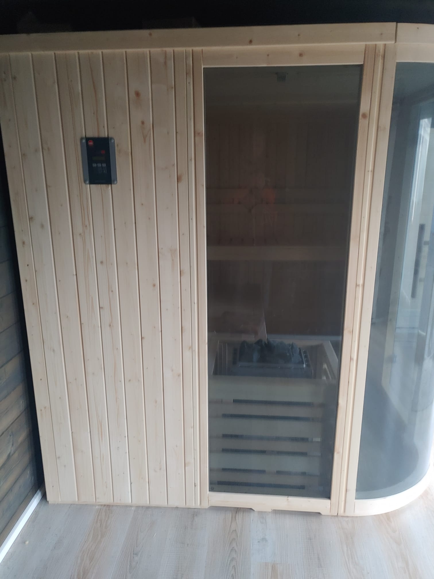 Finse Sauna | Vurenhout | 179x179 | 7,5 kW Klassiekoven met digitale besturing | KYG210 galerijafbeelding 7